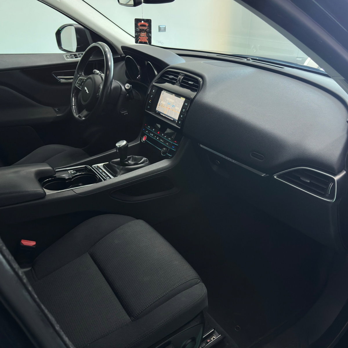 Jaguar F-Pace 2.0 D 180 CV Prestige (13)