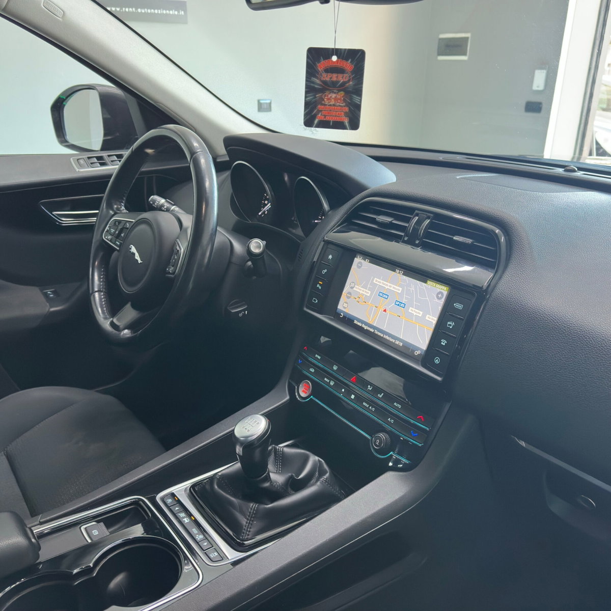 Jaguar F-Pace 2.0 D 180 CV Prestige (14)