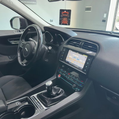 Jaguar F-Pace 2.0 D 180 CV Prestige (14)