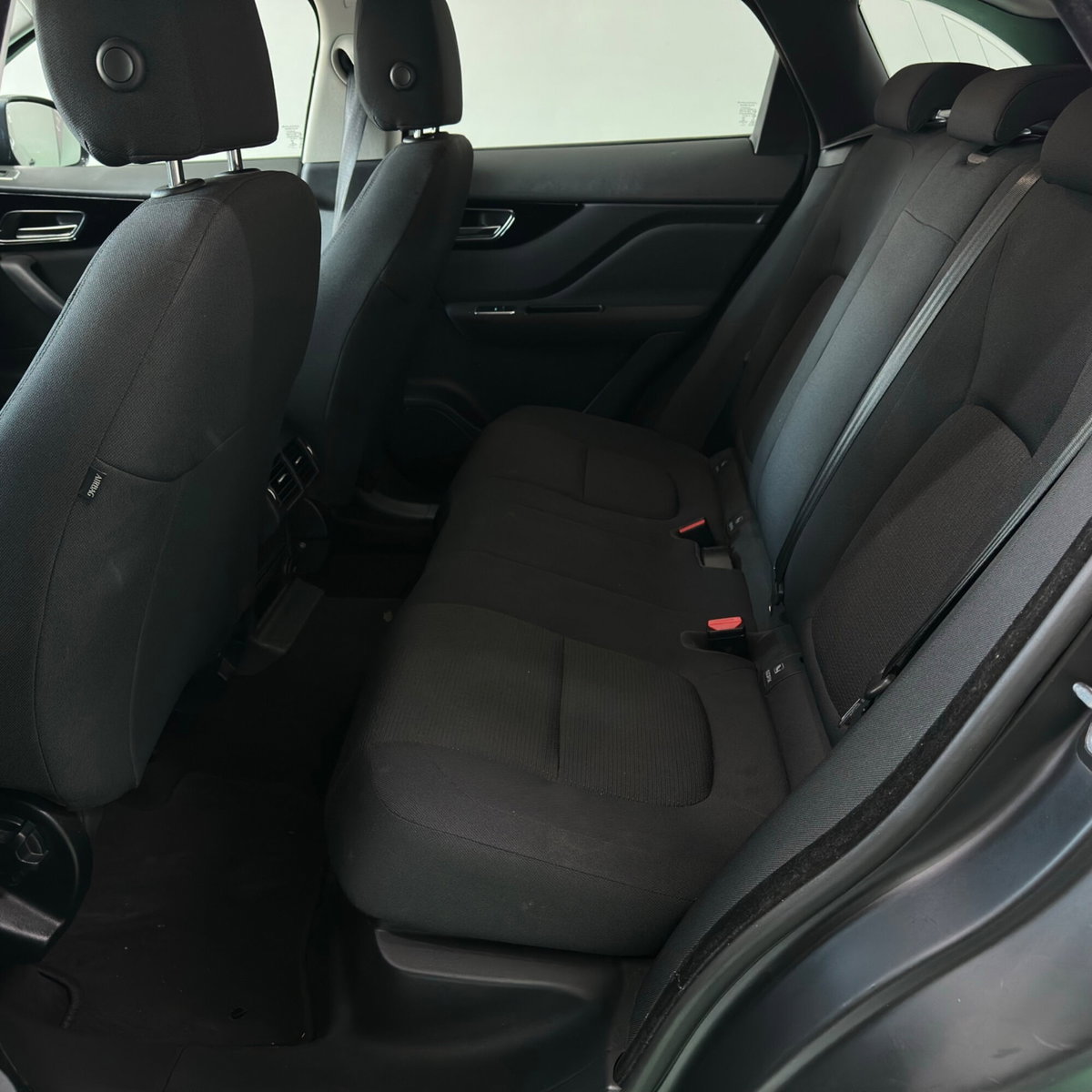 Jaguar F-Pace 2.0 D 180 CV Prestige (15)