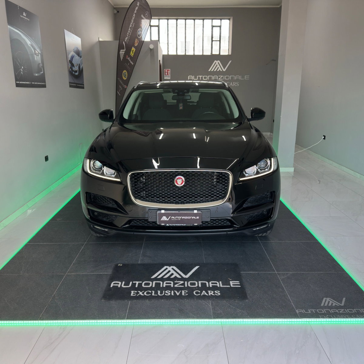 Jaguar F-Pace 2.0 D 180 CV Prestige (2)