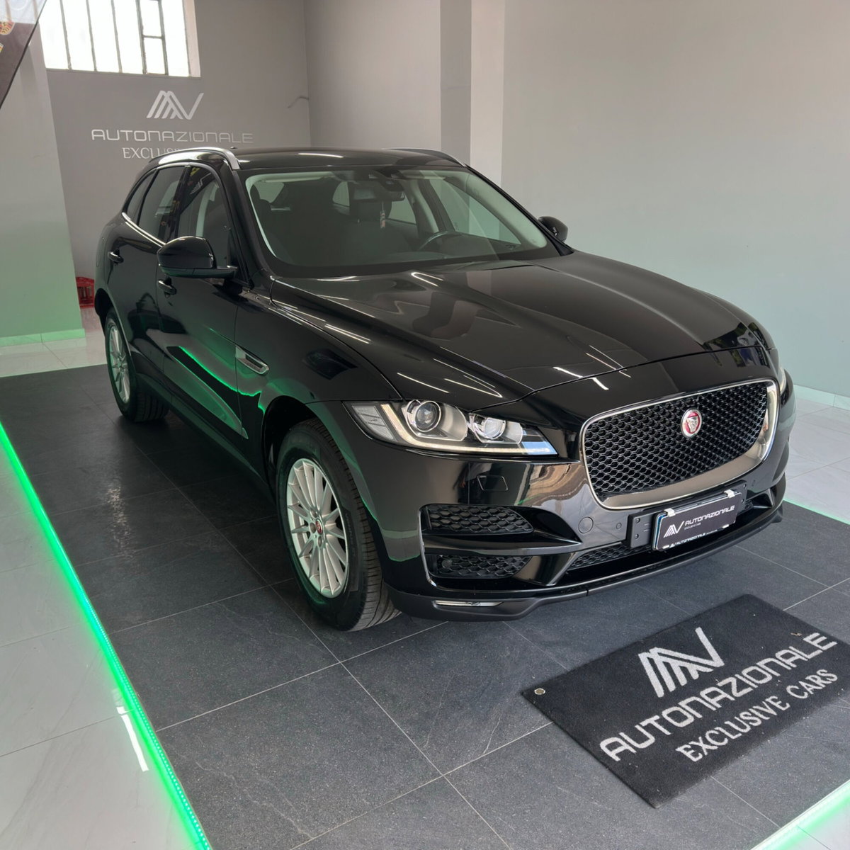 Jaguar F-Pace 2.0 D 180 CV Prestige (3)