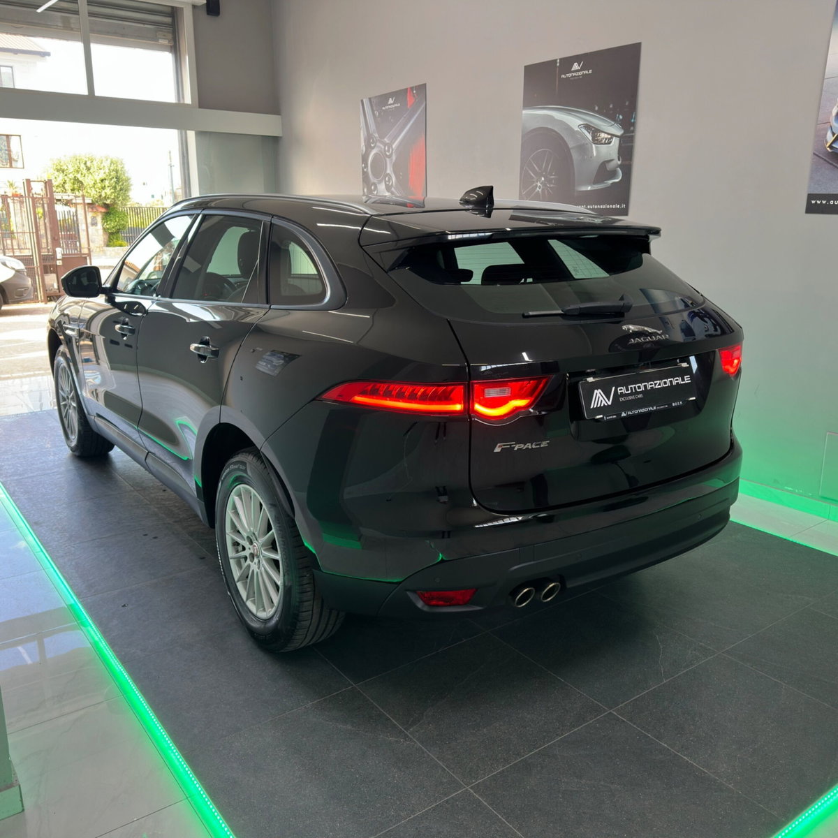 Jaguar F-Pace 2.0 D 180 CV Prestige (6)