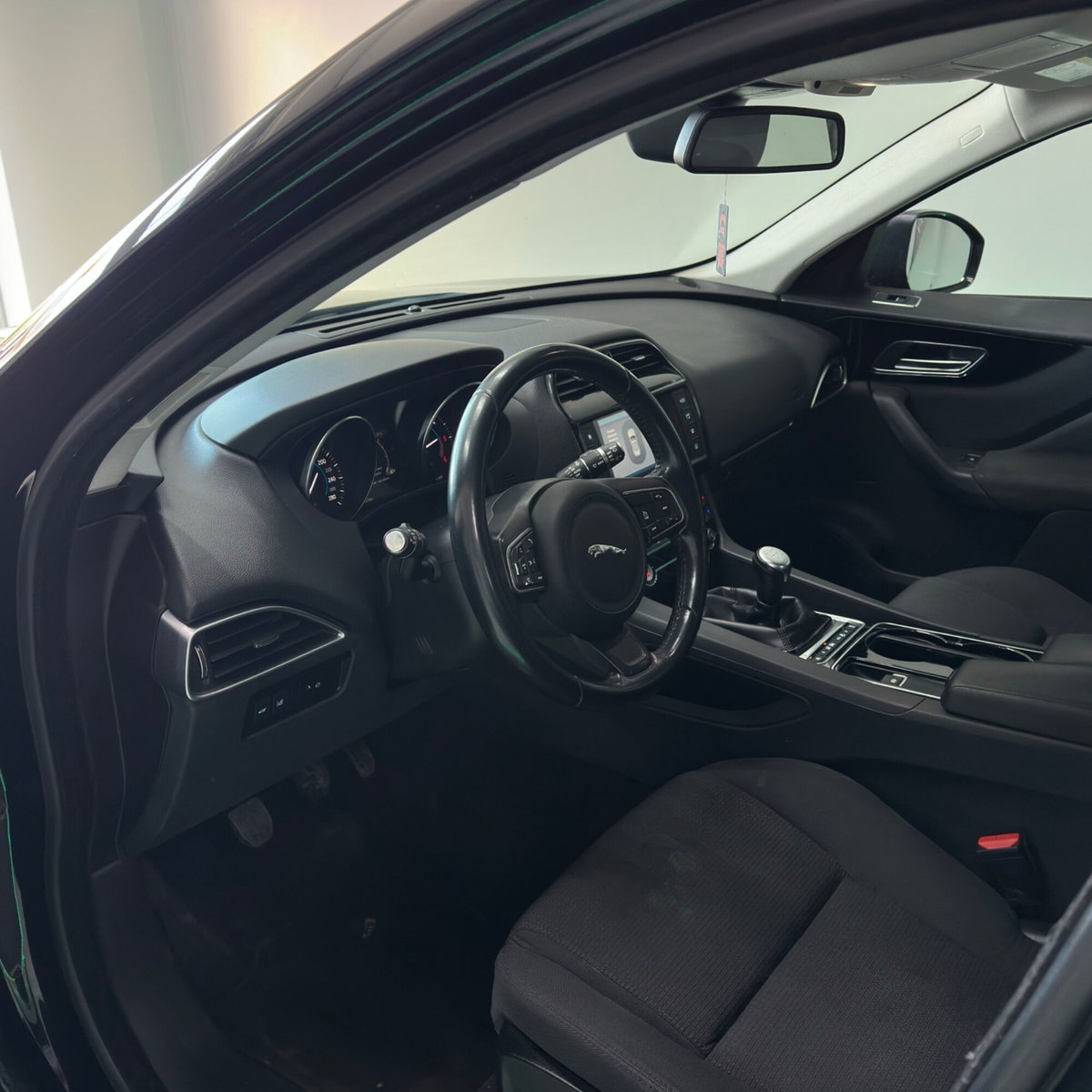 Jaguar F-Pace 2.0 D 180 CV Prestige (9)