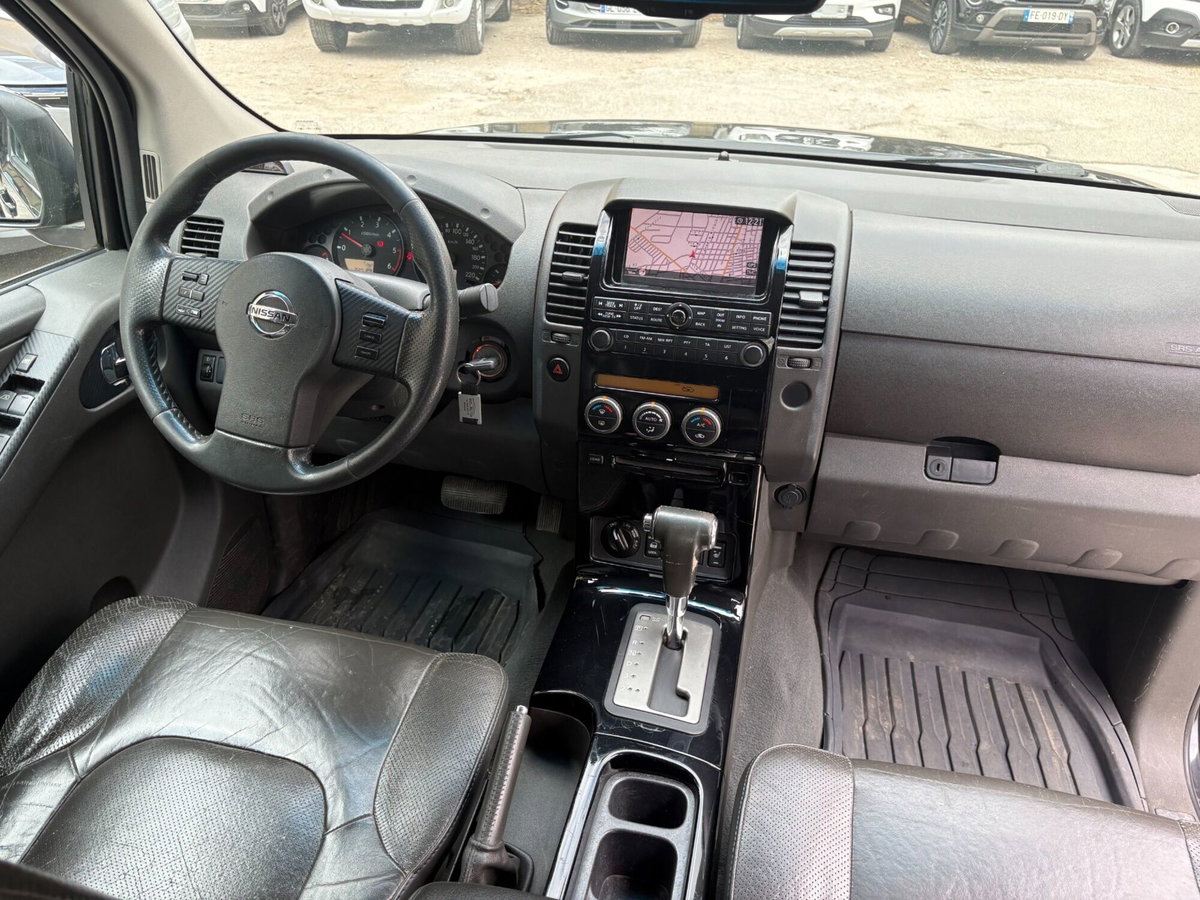 Nissan Navara 2.5 dCi 4 porte Double Cab Platinum (11)