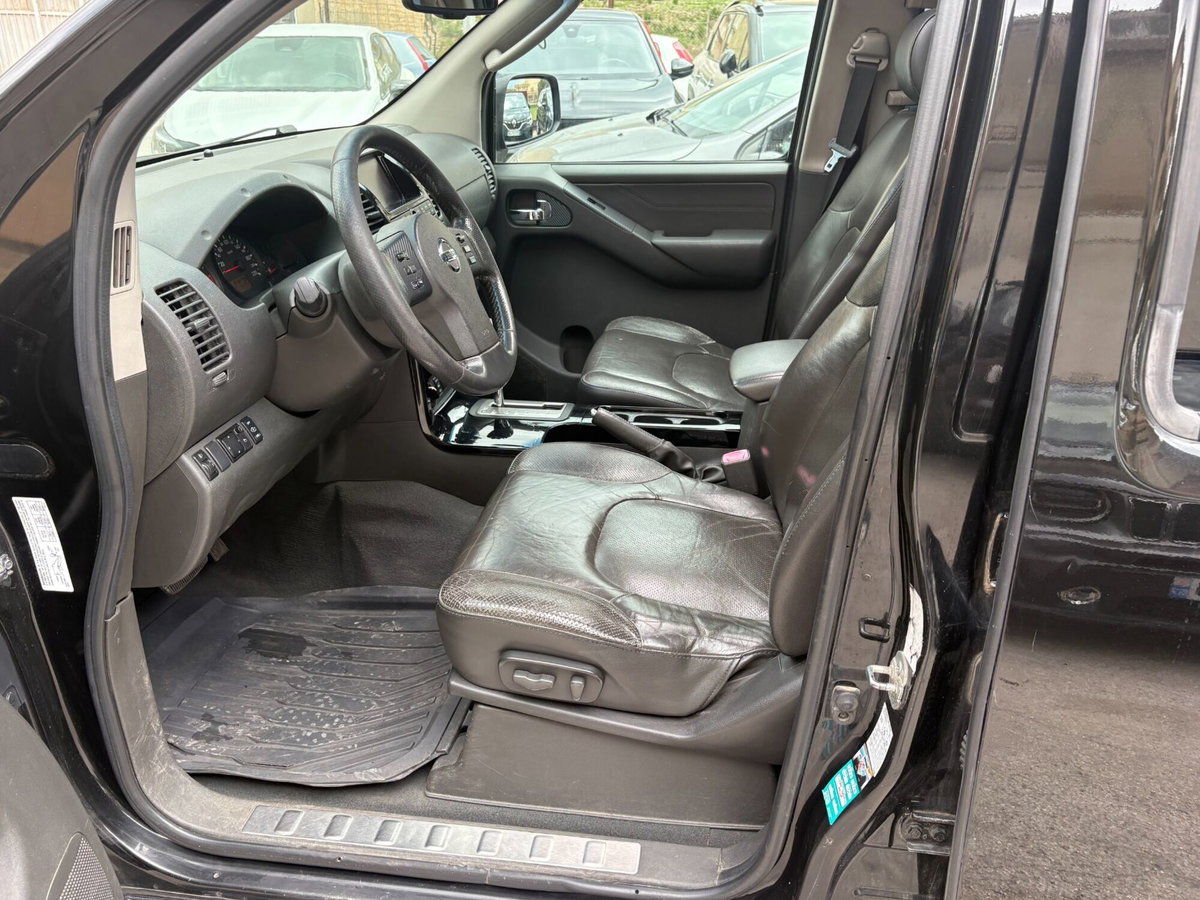 Nissan Navara 2.5 dCi 4 porte Double Cab Platinum (14)