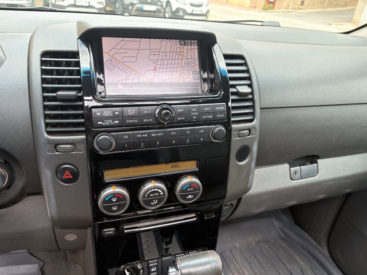 Nissan Navara 2.5 dCi 4 porte Double Cab Platinum (15)