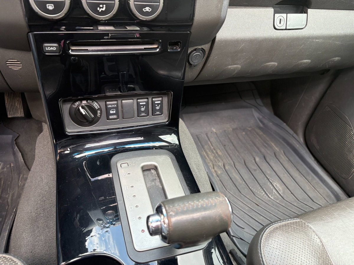 Nissan Navara 2.5 dCi 4 porte Double Cab Platinum (16)