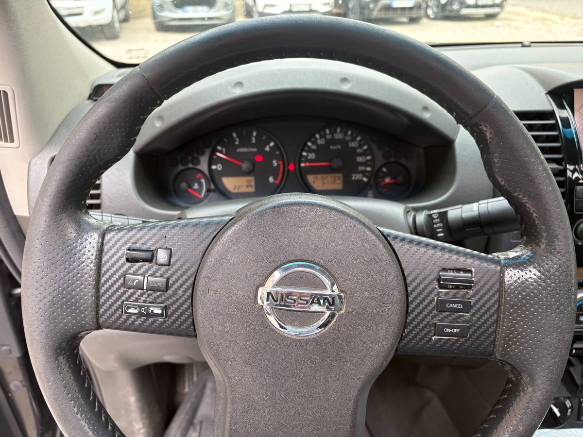 Nissan Navara 2.5 dCi 4 porte Double Cab Platinum (17)