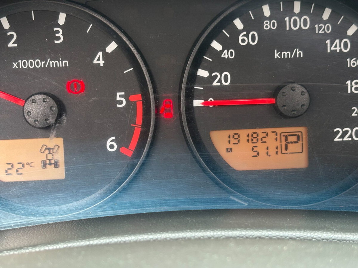 Nissan Navara 2.5 dCi 4 porte Double Cab Platinum (18)
