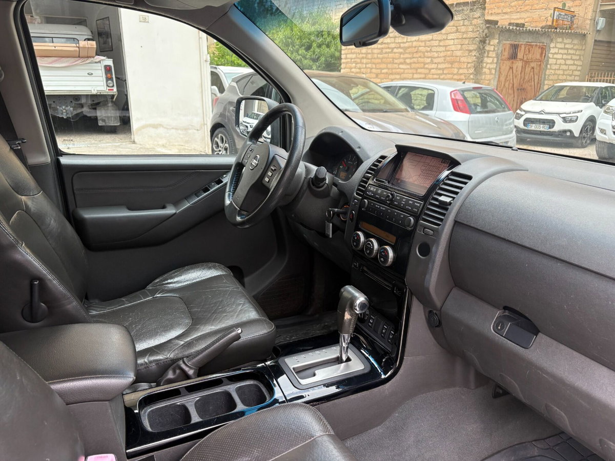 Nissan Navara 2.5 dCi 4 porte Double Cab Platinum (8)