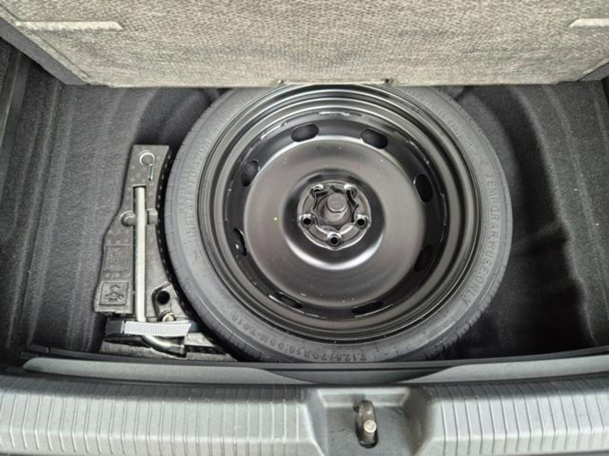 Volkswagen Golf 2.0 TDI SCR Life (14)
