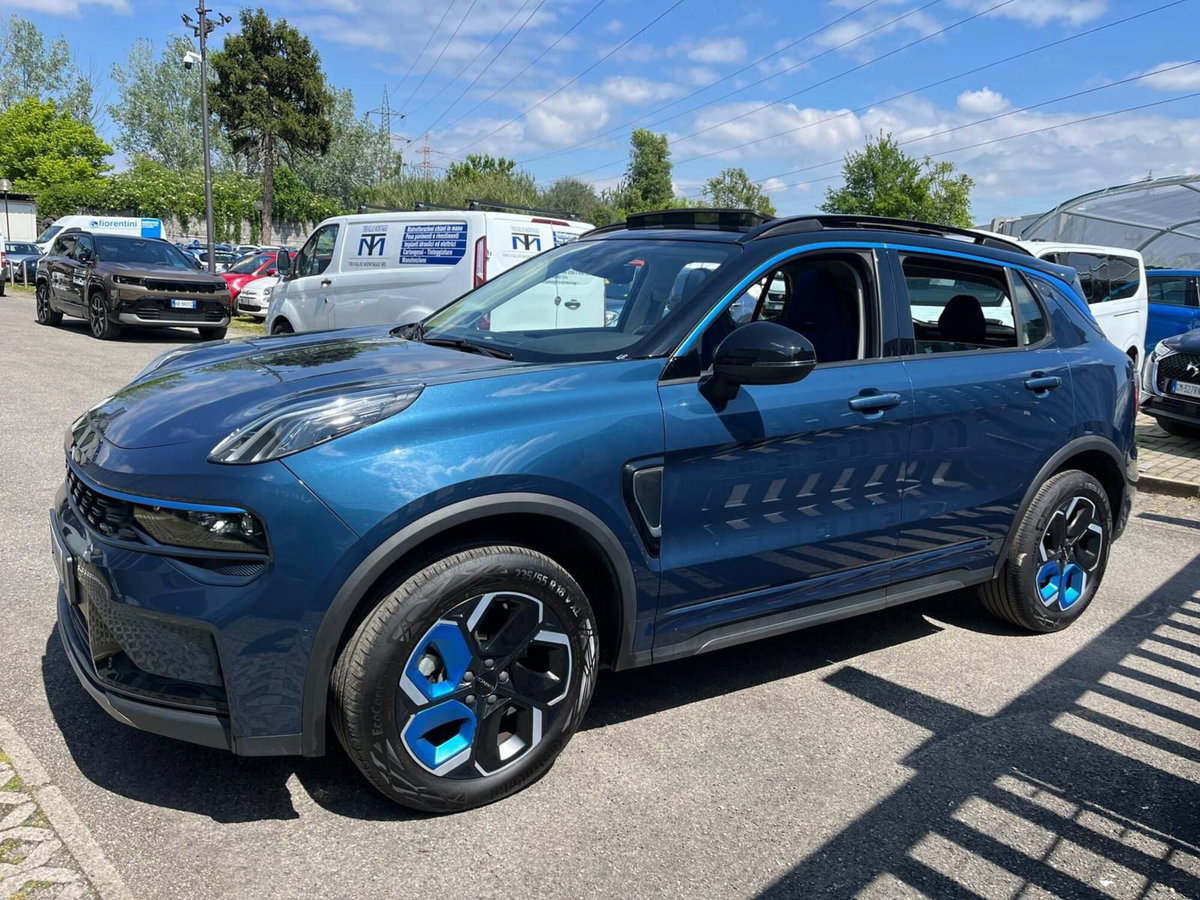 Lynk & Co 01 01 1.5 td phev