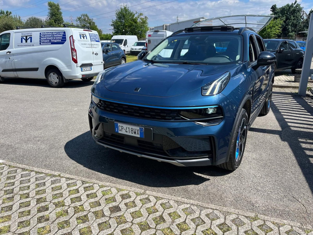 Lynk & Co 01 01 1.5 td phev (2)