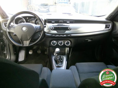 Alfa Romeo Giulietta 2.0 JTDm-2 Distinctive 170cv (15)