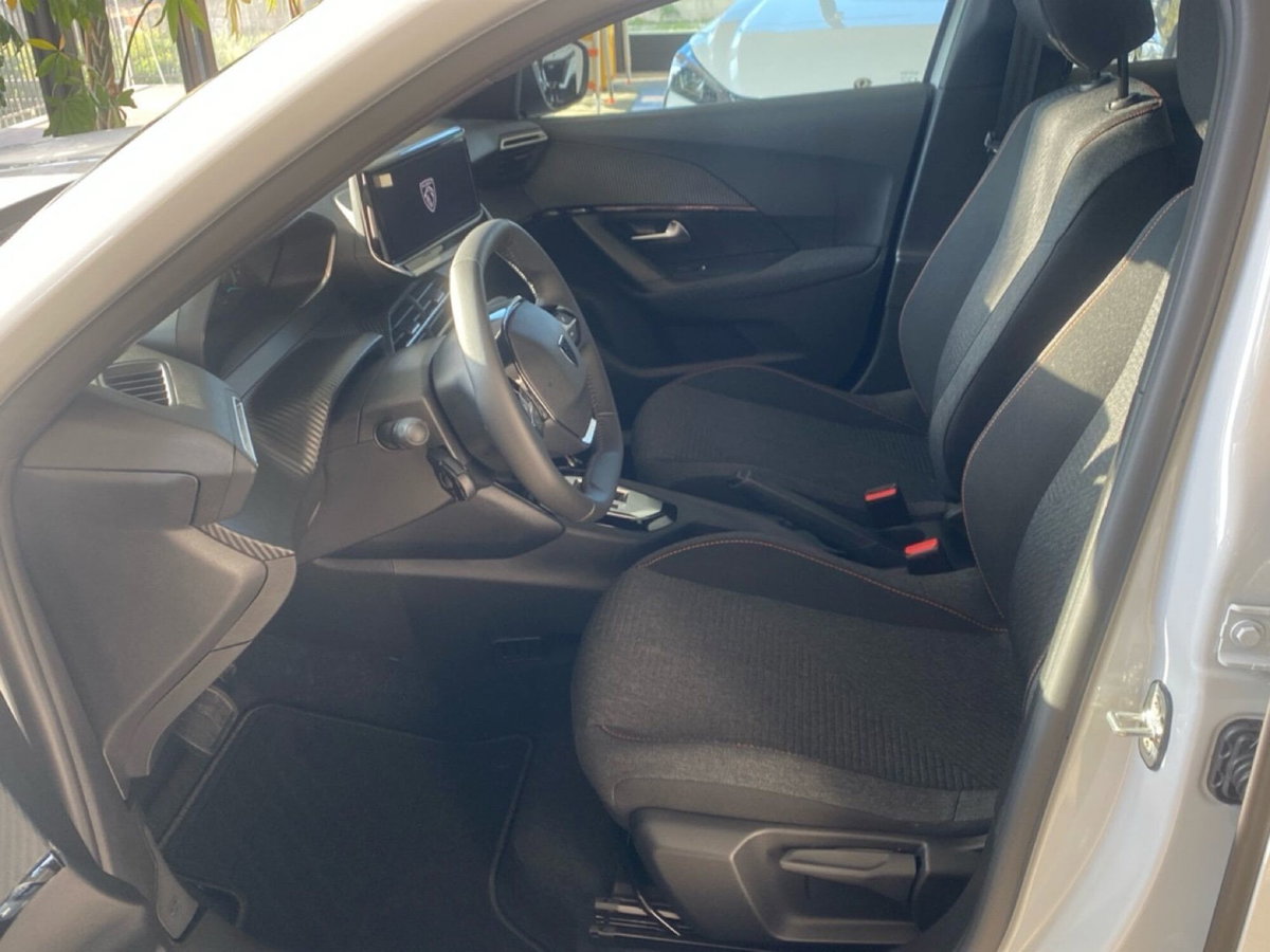 Peugeot 2008 1.2 puretech Style s&s 130cv eat8 (17)