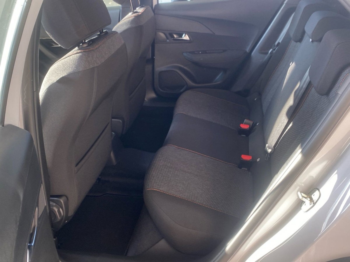 Peugeot 2008 1.2 puretech Style s&s 130cv eat8 (19)