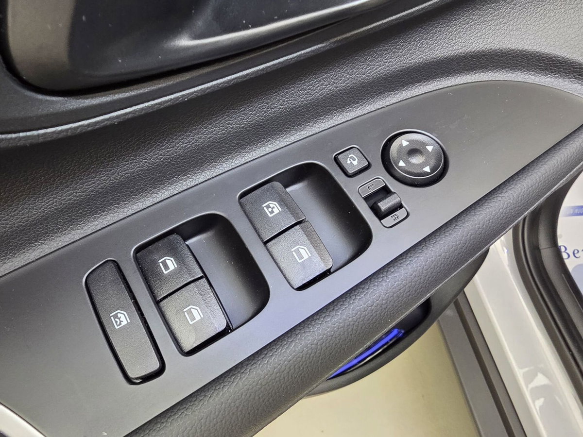 Hyundai Bayon 1.0 t-gdi Business 90cv mt (18)
