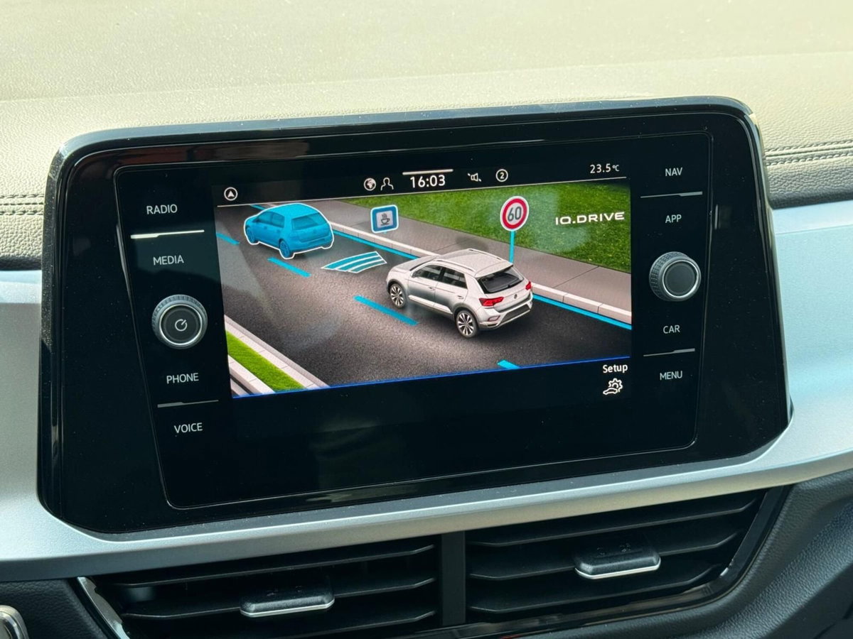 Volkswagen T-Roc 1.5 tsi Life dsg (13)