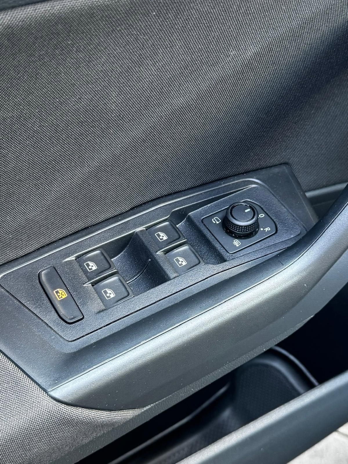 Volkswagen T-Roc 1.5 tsi Life dsg (16)