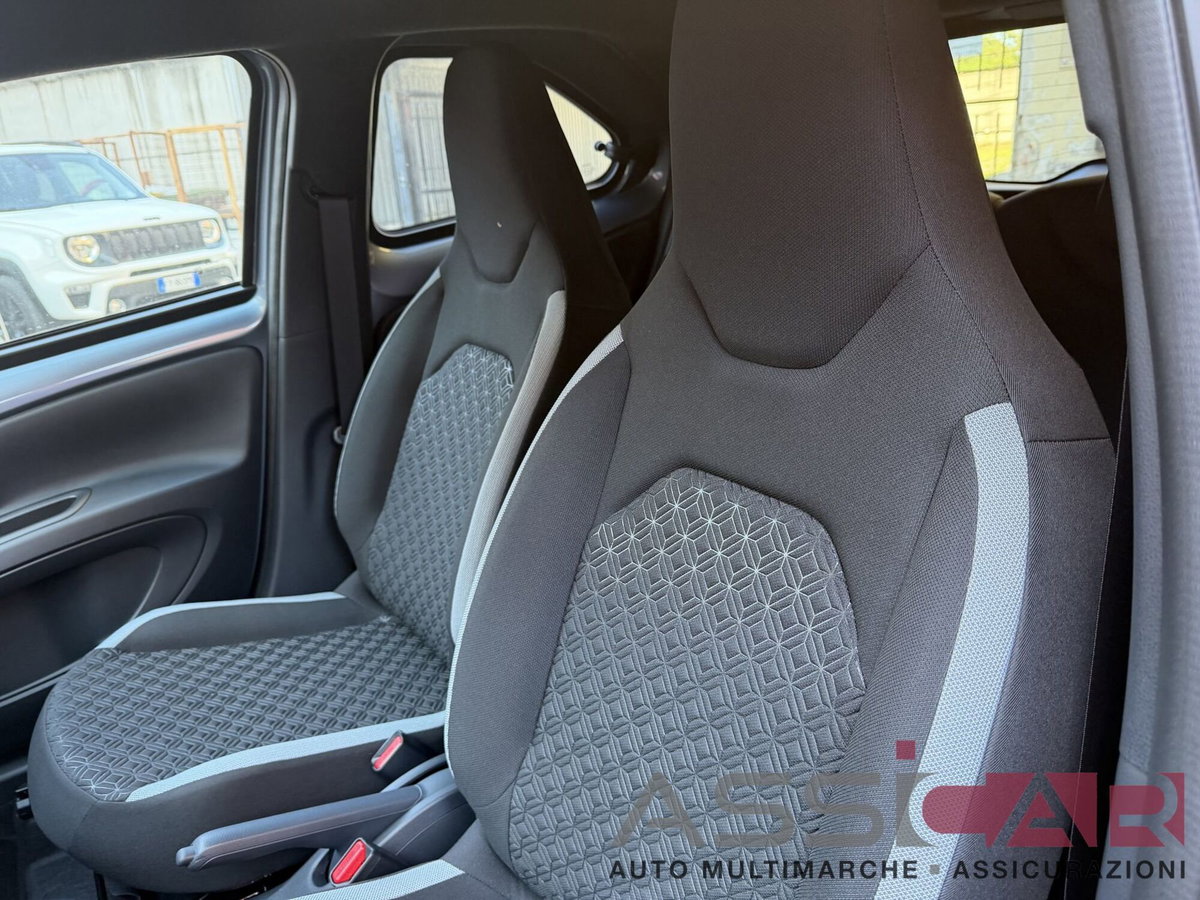Toyota Aygo X 1.0 Active 72cv s-cvt (11)