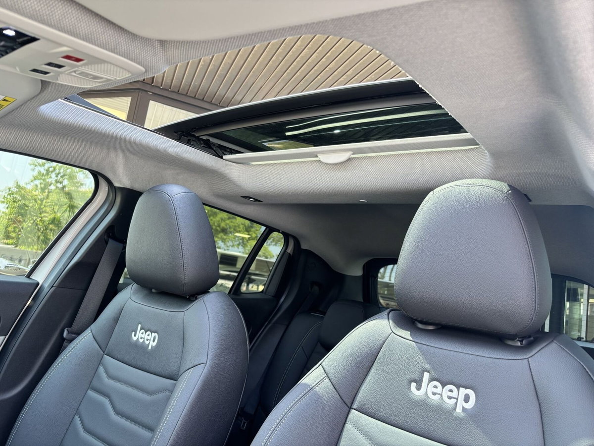 Jeep Avenger 1.2 turbo e-hybrid mhev Summit fwd 110cv edct6 (12)