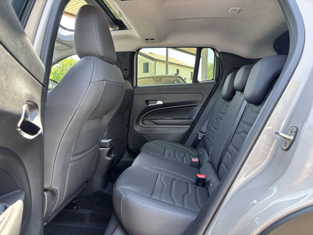 Jeep Avenger 1.2 turbo e-hybrid mhev Summit fwd 110cv edct6 (9)