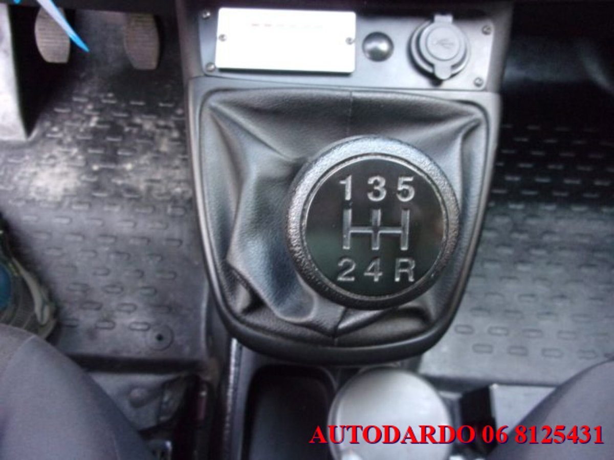 Fiat Fiorino 1.3 MJT 75CV Combi Semi Adventure (16)