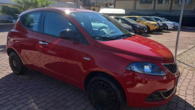 Lancia Ypsilon 1.0 FireFly 5 porte S&S Hybrid Silver Plus usata