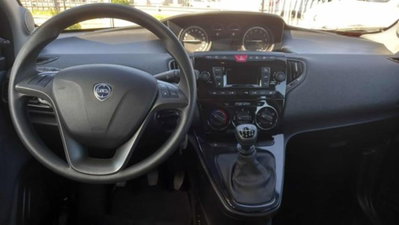 Lancia Ypsilon 1.0 FireFly 5 porte S&S Hybrid Silver Plus (10)