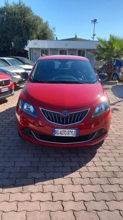 Lancia Ypsilon 1.0 FireFly 5 porte S&S Hybrid Silver Plus (2)