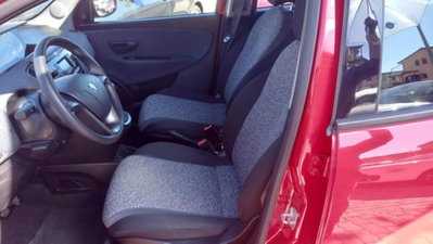 Lancia Ypsilon 1.0 FireFly 5 porte S&S Hybrid Silver Plus (9)