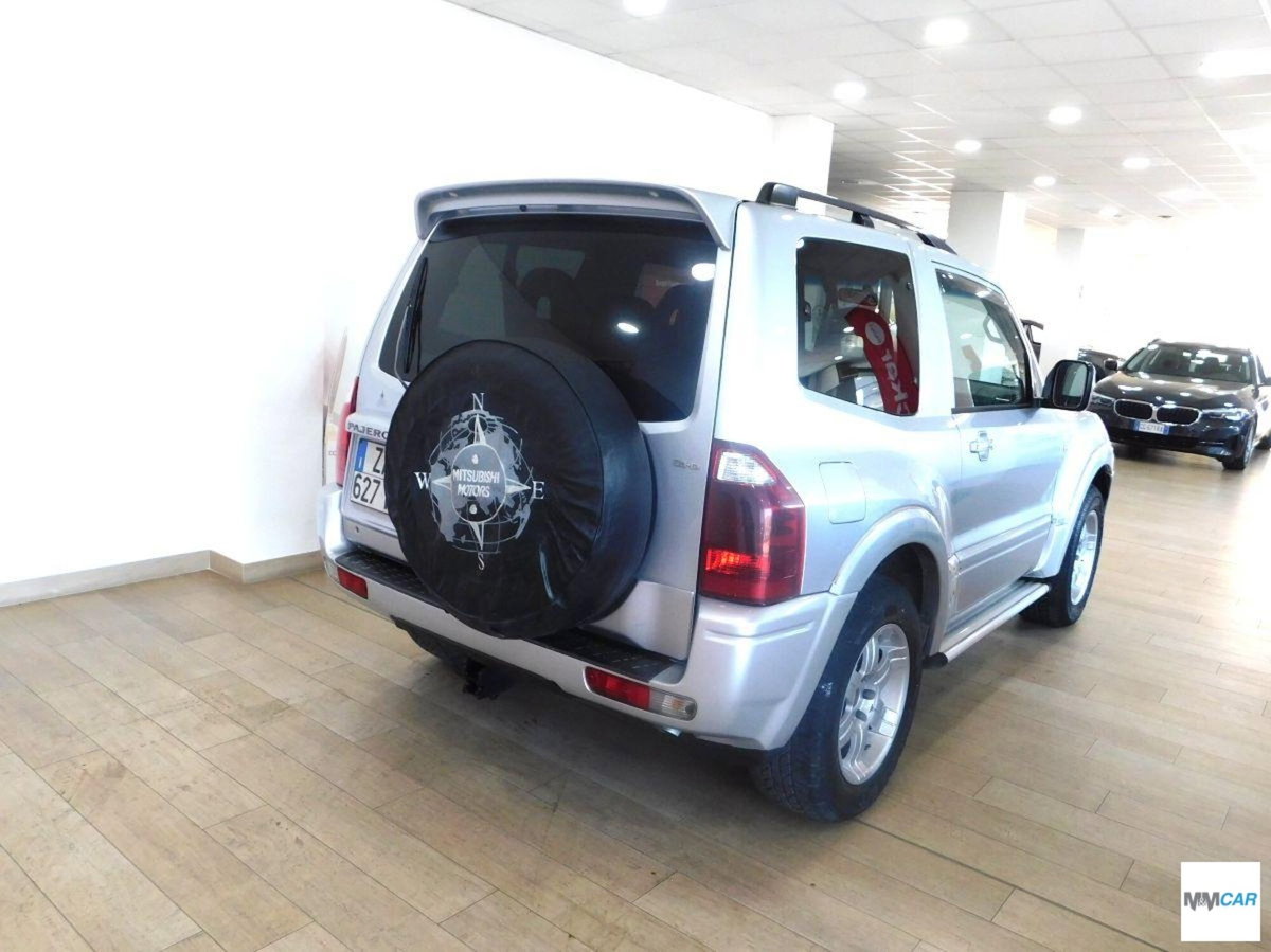 Mitsubishi Pajero 3.2 16V DI-D 3p. GLS2 (3)