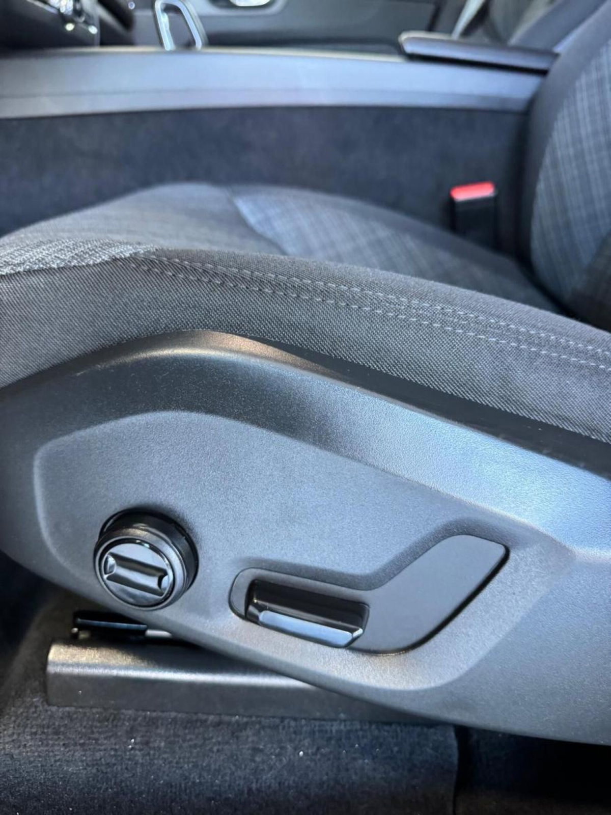 Volvo XC60 B4 automatico Core (13)