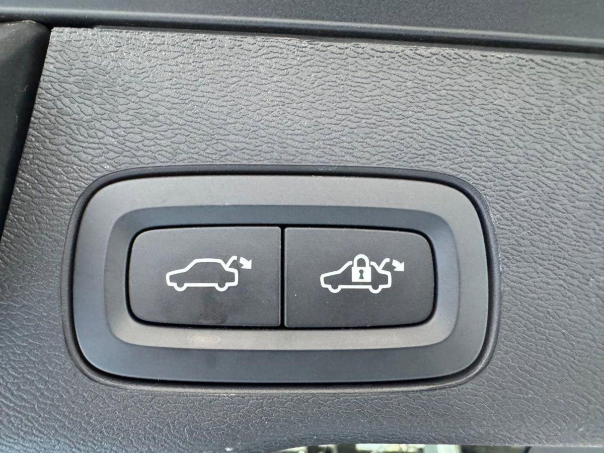 Volvo XC60 B4 automatico Core (8)