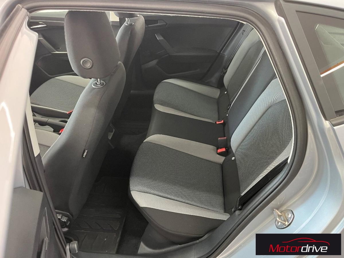 SEAT Ibiza 1.0 TGI 5 porte Business (12)
