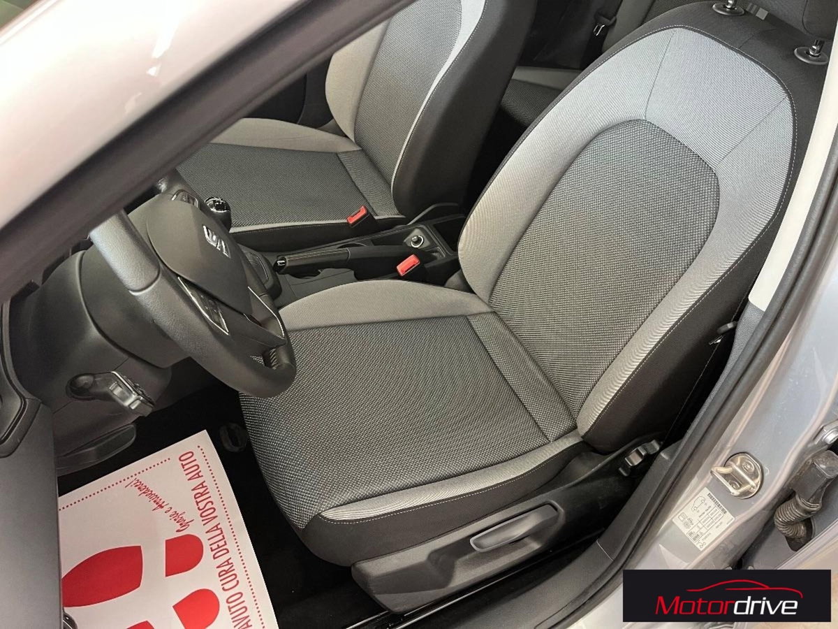 SEAT Ibiza 1.0 TGI 5 porte Business (8)