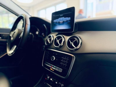 Mercedes-Benz GLA SUV 180 d Premium (12)