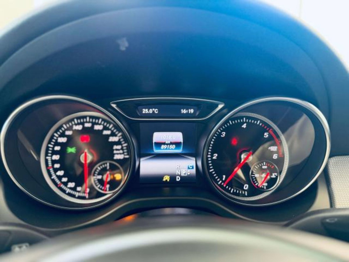 Mercedes-Benz GLA SUV 180 d Premium (13)