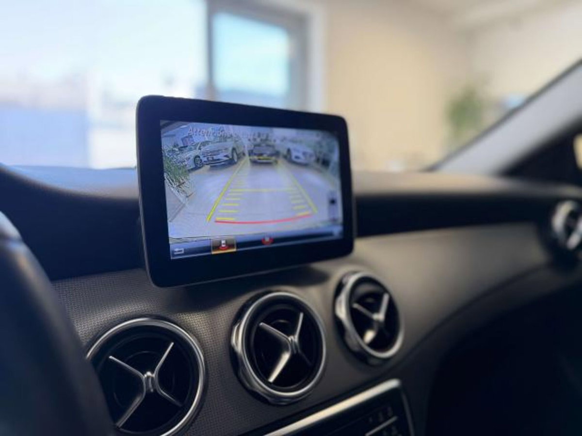 Mercedes-Benz GLA SUV 180 d Premium (15)