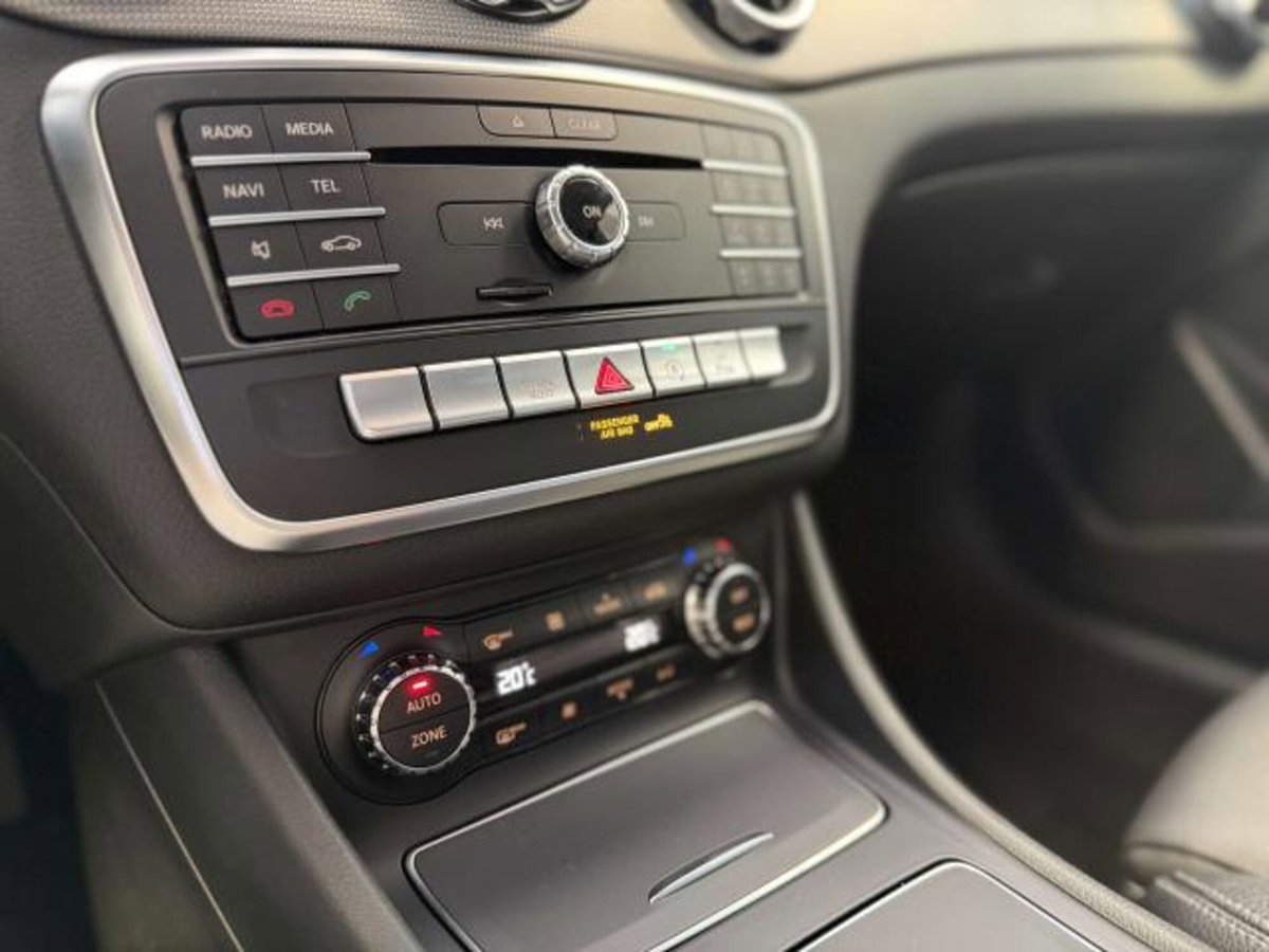 Mercedes-Benz GLA SUV 180 d Premium (16)