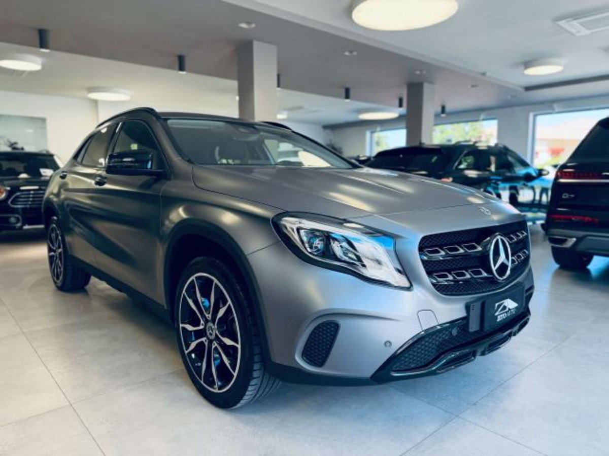 Mercedes-Benz GLA SUV 180 d Premium (3)