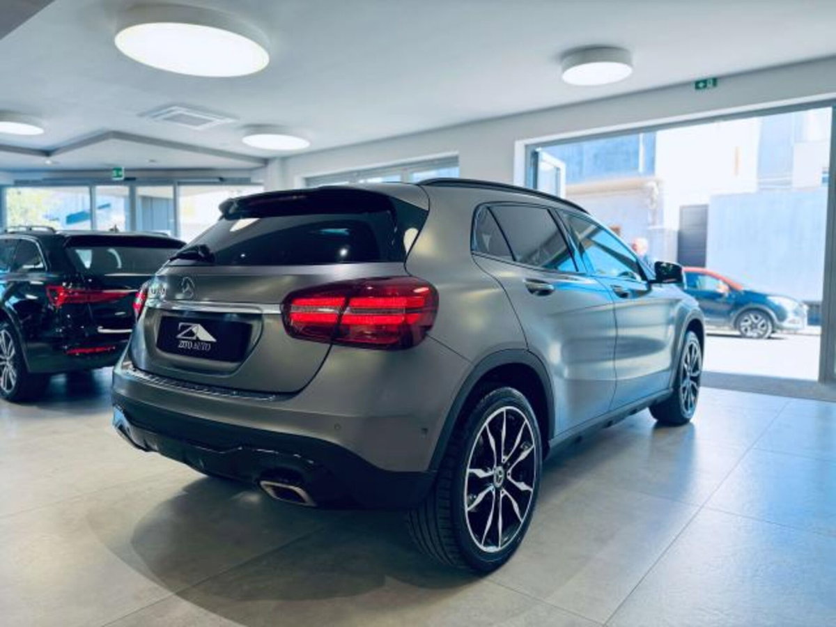 Mercedes-Benz GLA SUV 180 d Premium (5)