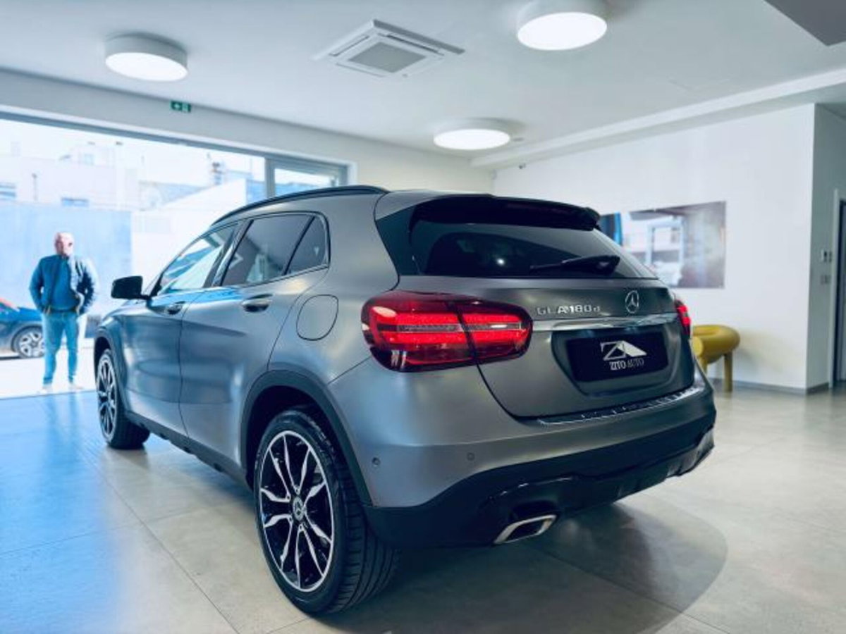 Mercedes-Benz GLA SUV 180 d Premium (7)