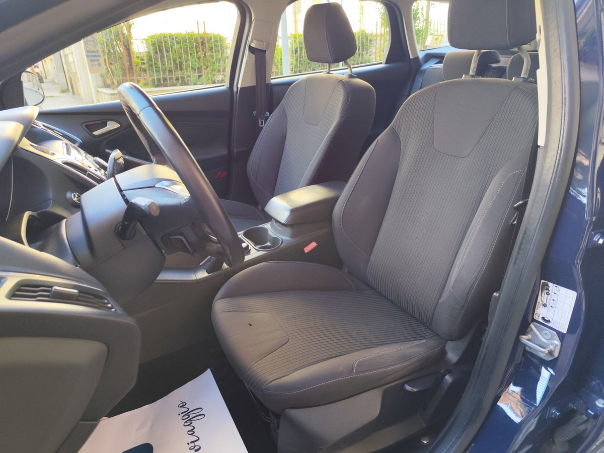 Ford Focus Station Wagon 1.6 TDCi 115 CV SW Titanium (15)