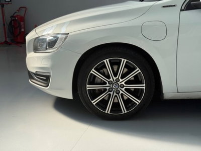 Volvo V60 D6 Twin Engine Geartronic Momentum (16)
