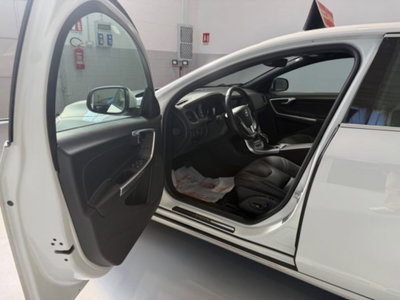 Volvo V60 D6 Twin Engine Geartronic Momentum (9)