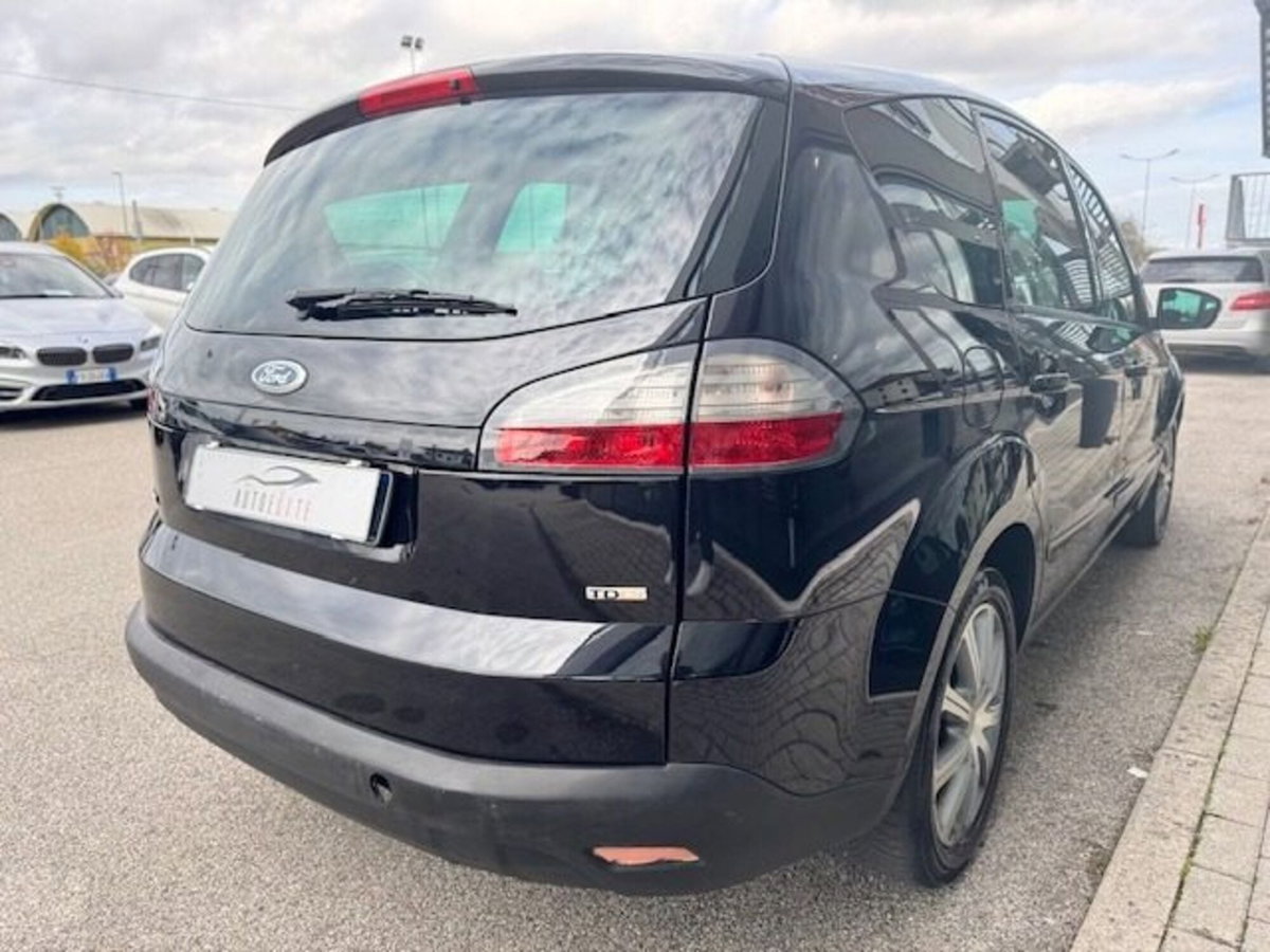 Ford S-Max 2.0 TDCi 140CV Titanium (4)