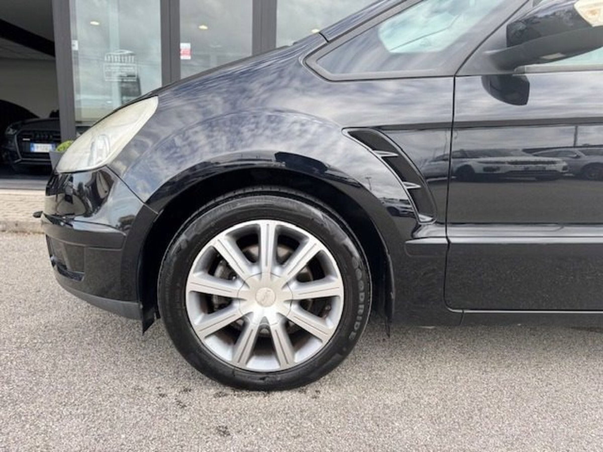 Ford S-Max 2.0 TDCi 140CV Titanium (9)