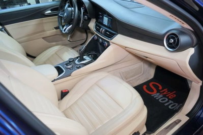 Alfa Romeo Giulia 2.2 Turbodiesel 210 CV AT8 AWD Q4 Veloce (11)